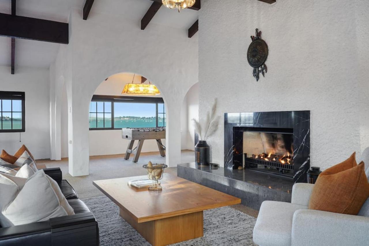 Magnificent Beachfront Mansion - Pool - Fireplace Auckland Exterior foto