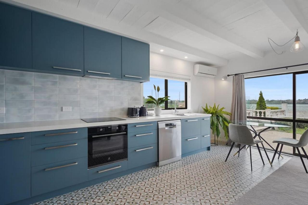 Magnificent Beachfront Mansion - Pool - Fireplace Auckland Exterior foto