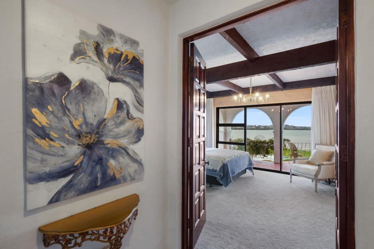 Magnificent Beachfront Mansion - Pool - Fireplace Auckland Exterior foto